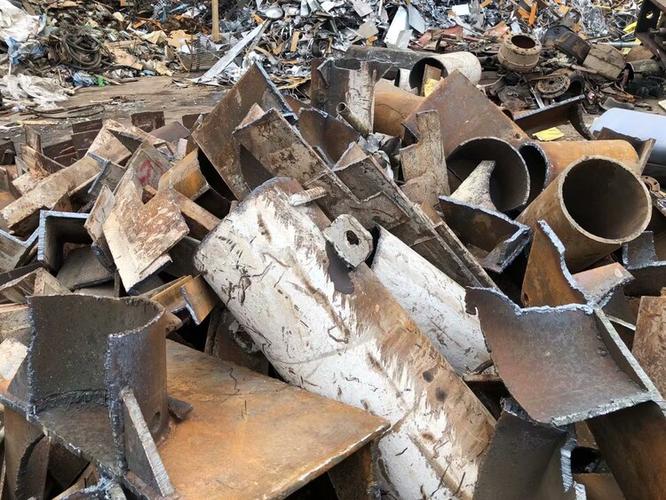 废旧物资回收与销售:废品的销路:废钢铁可以出售给当地的钢铁冶炼企业